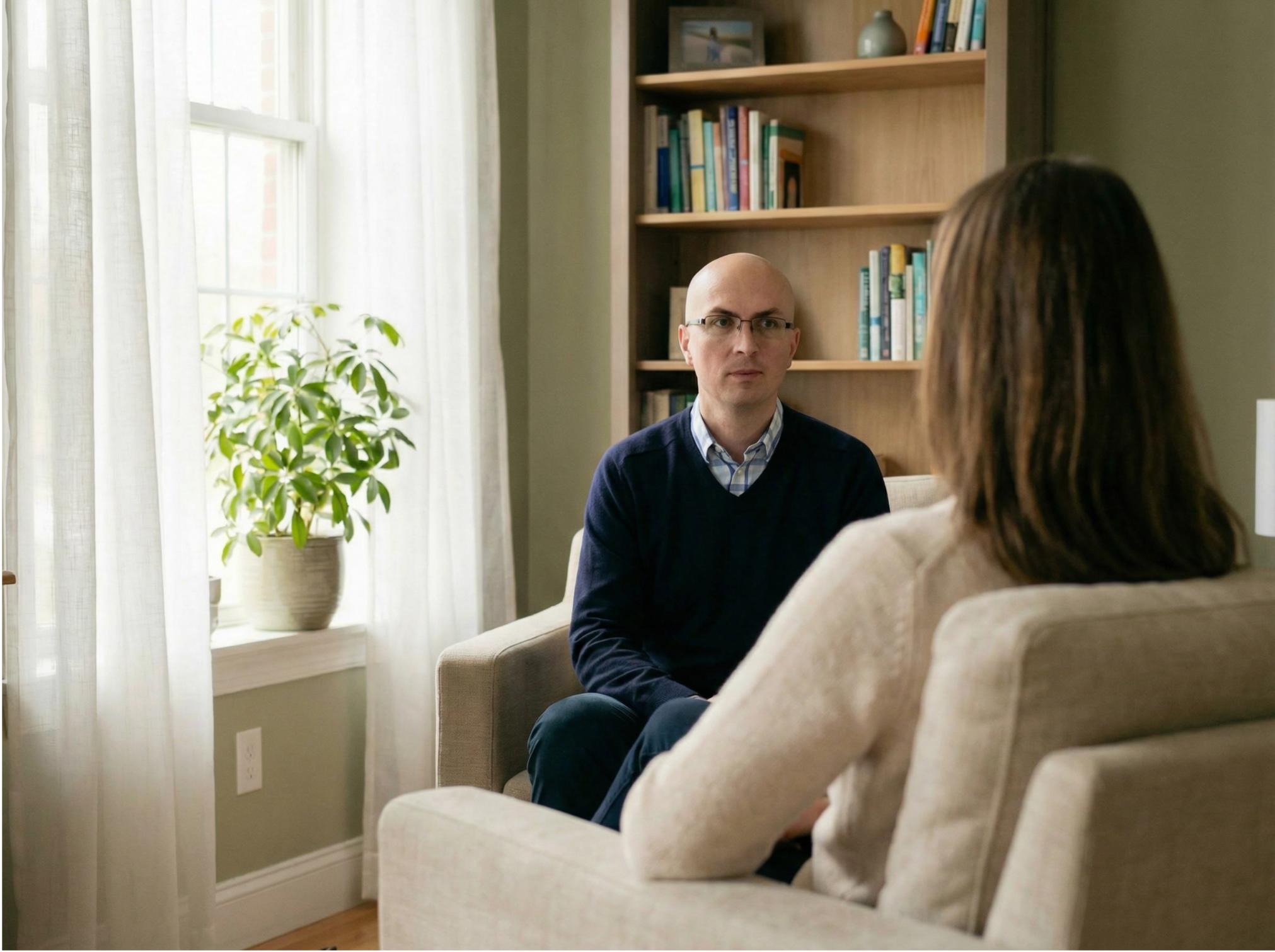 Dr inż. Michał Jaskólski — psycholog — podczas sesji w gabinecie psychologicznym